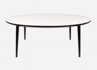 Ellipseformet spisebord her vist med hvid laminat, sort kant og bordben