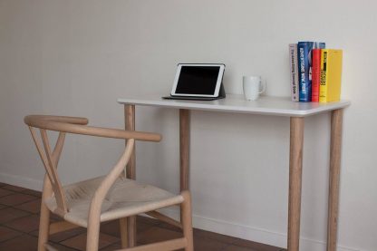 Kompakt skrivebord til lejligheden eller studieværelset