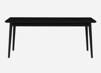 Firkantet spisebord med udtræk og sort laminat og sorte bordben