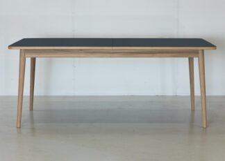 Nordic Oak laminatspisebord og egetræ, her med mørk I laminat